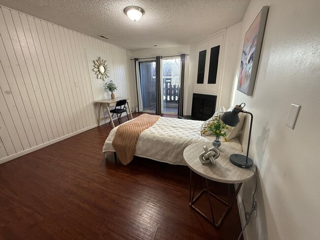 Building Photo - Large Private Girl  Room Downtown ASAP - Balcony, Storage and more