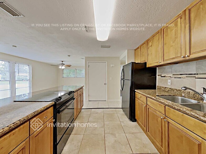 Building Photo - 207 Redwood Ave