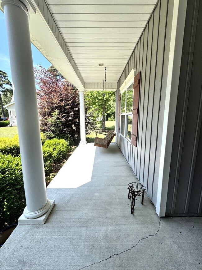 Building Photo - Stunning Home with an Upstairs Apartment or In-law Suite