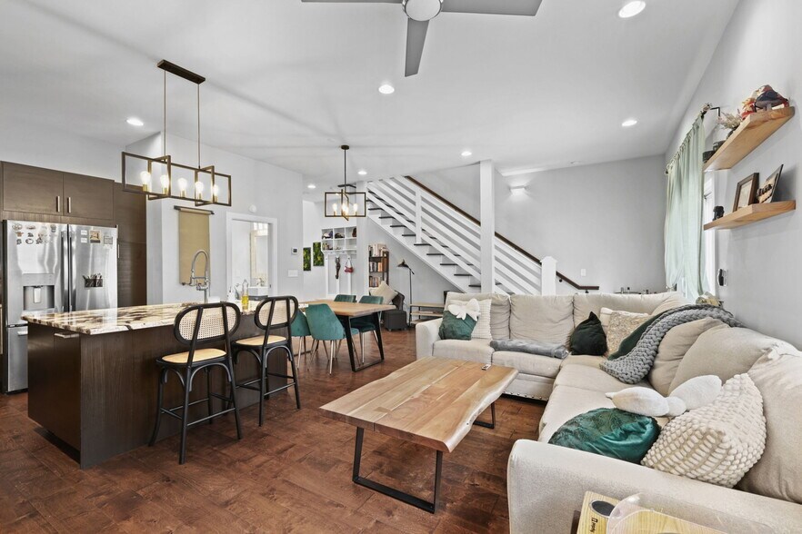 Building Photo - 2464 Broadway St