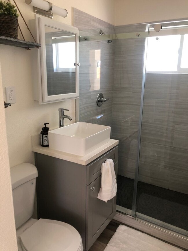 Building Photo - Remodeled Single Family Home!