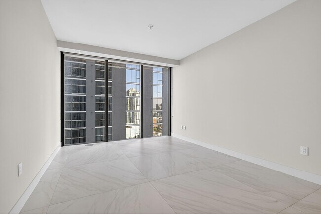 Building Photo - 700 NE 24th St