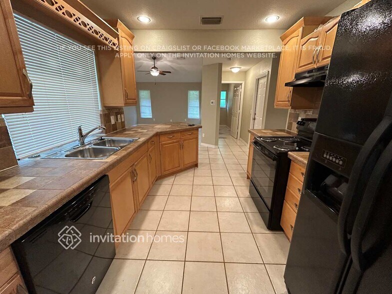 Building Photo - 1358 Preston St