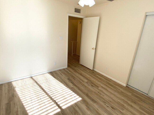 Building Photo - 2 Bedroom 1.5 Bath Townhouse in Fountain Hills