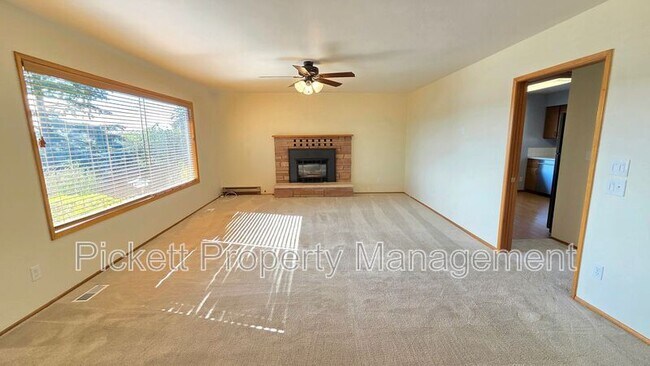 Building Photo - 8671 Silverdale Way NW