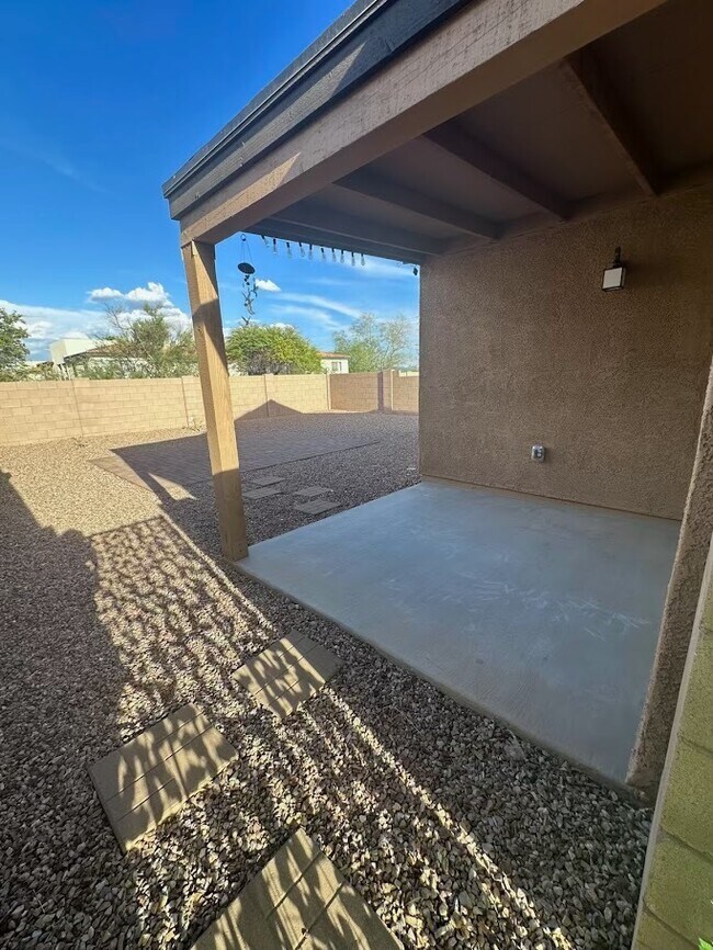 Building Photo - Charming 3-Bed/2-Bath House (Rita Ranch Co...