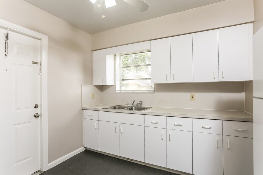 Building Photo - 2468 Wiley St
