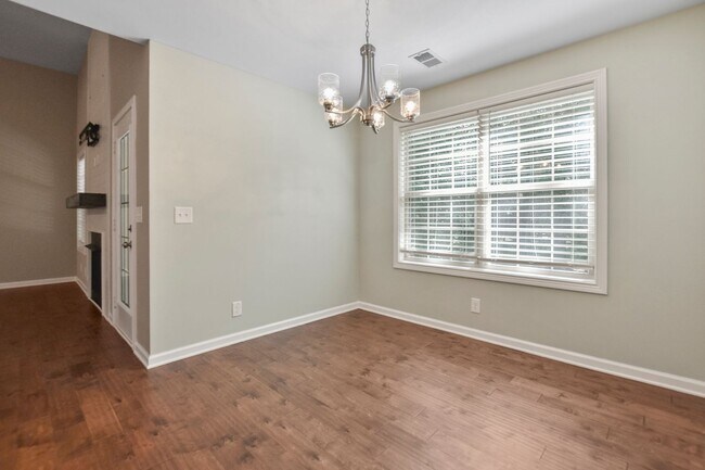 Building Photo - Pet Friendly Three Bedroom!