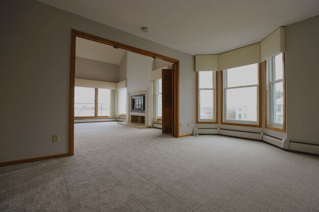 Building Photo - 603 Lake St