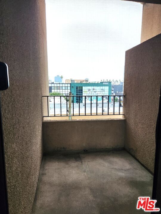 Building Photo - 625 S Berendo St