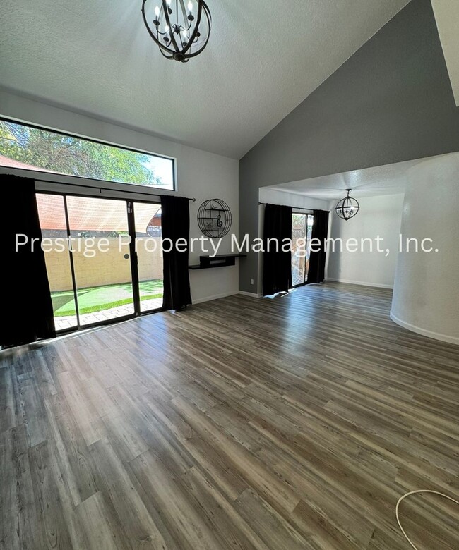 Building Photo - 3/2.5 Beautiful 2 Story Townhome!