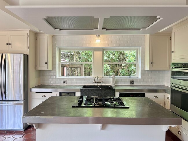 Building Photo - Meticulously Restored 1920s Craftsman on a Private, Hedged Lot | Pet Friendly!