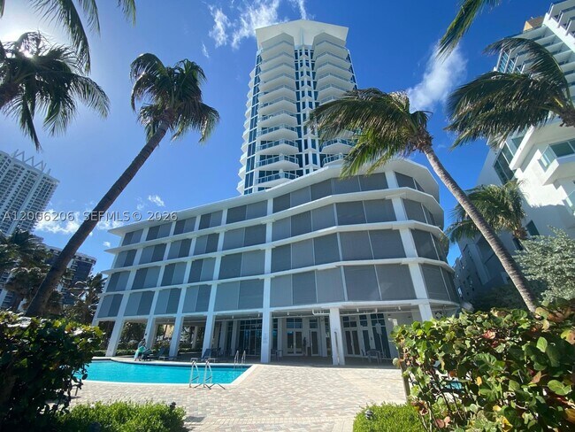 Building Photo - 6515 Collins Ave