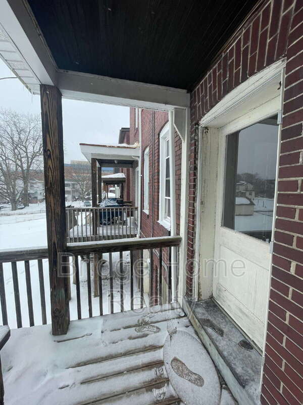Building Photo - 136 S Spring Ave