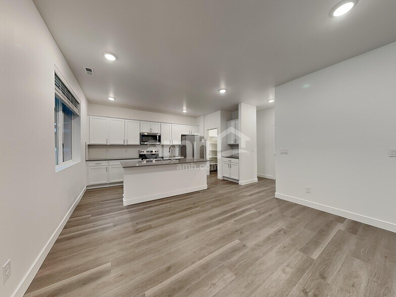 Building Photo - 7722 Brenden St SW