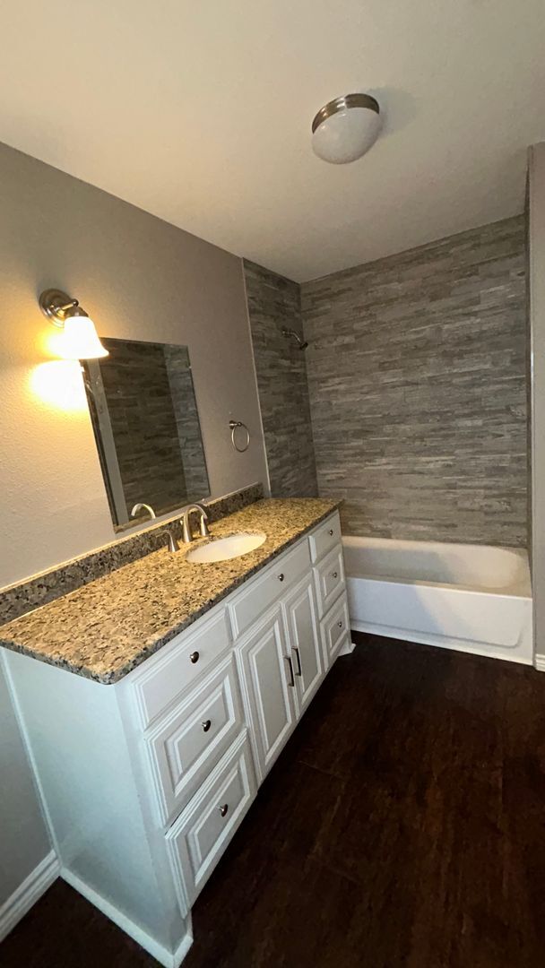 Building Photo - Charming 3 Bedroom/3 Bath Near TCU