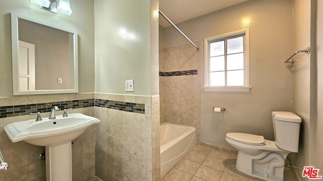 Building Photo - 1020 S Norton Ave