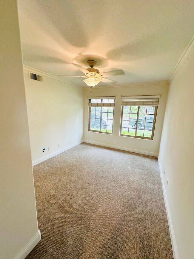 Building Photo - 6635 Soaring Dr