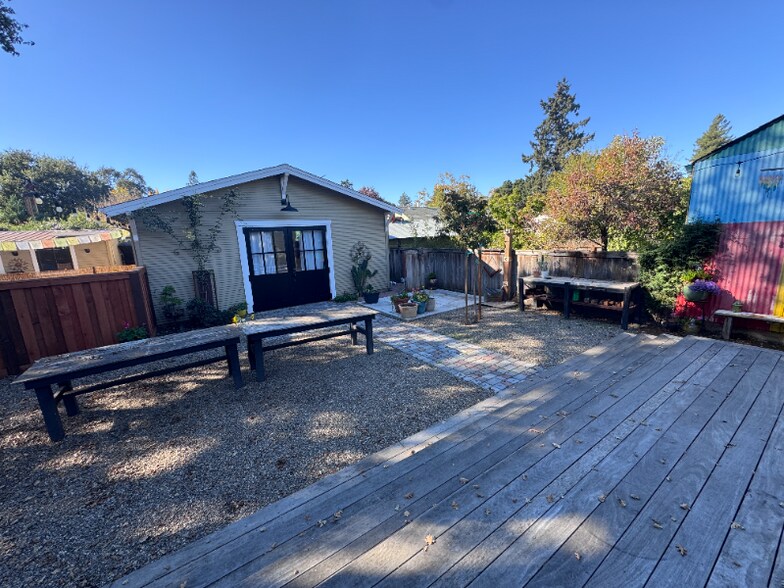 Building Photo - 643 Wright St