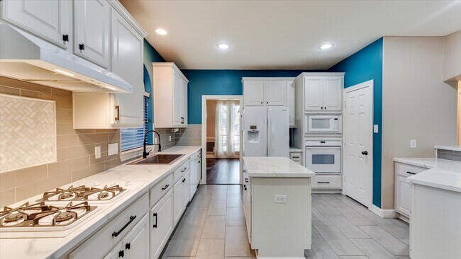 Building Photo - 15603 Twisting Springs Dr