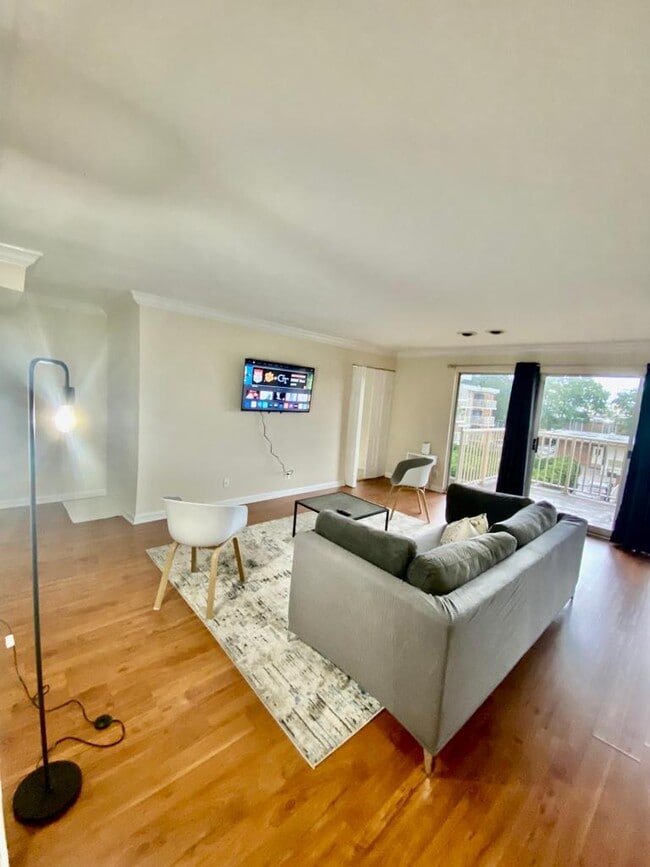 Building Photo - 2624 Redcoat Dr