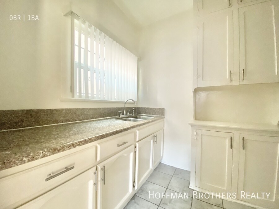 Building Photo - 563 Heliotrope Dr