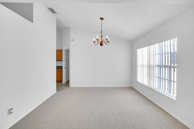 Building Photo - 446 SW S Quick Cir