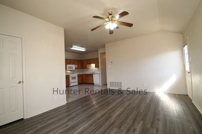 Building Photo - 5203 Daybreak Dr