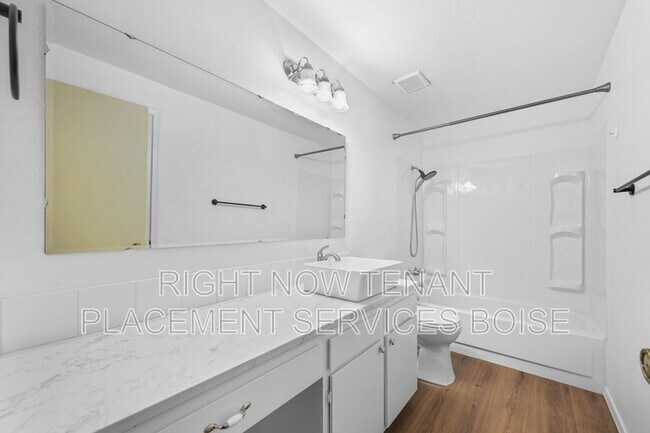 Building Photo - 10763 Hinsdale St