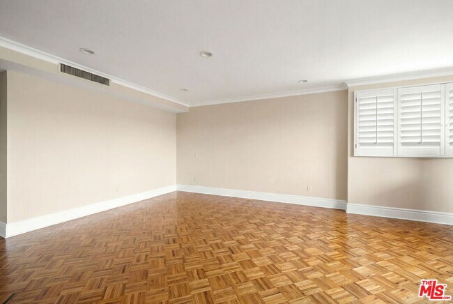 Building Photo - 875 Comstock Ave