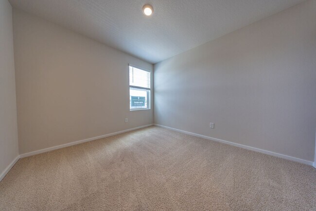 Building Photo - 3 bedroom home in Ridgefield w/ AC - Built in 2024