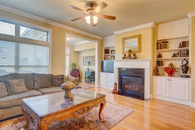 Building Photo - Bright End-Unit Townhome in Prestigious Johns Creek School District