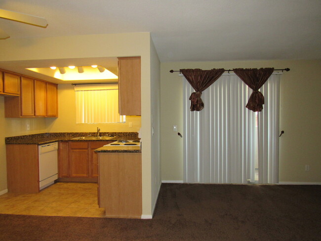 Building Photo - COZY 1 BEDROOM CONDO