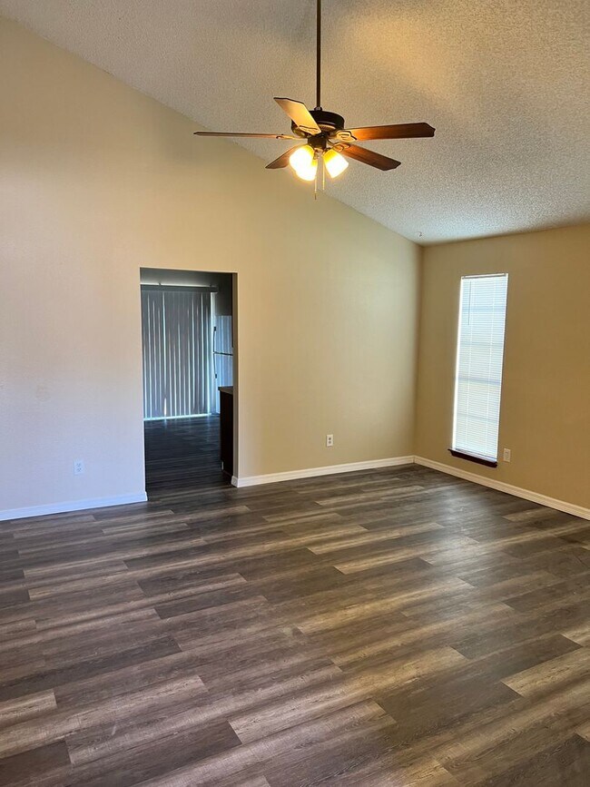 Building Photo - Charming Cottage Feel in Middleburg