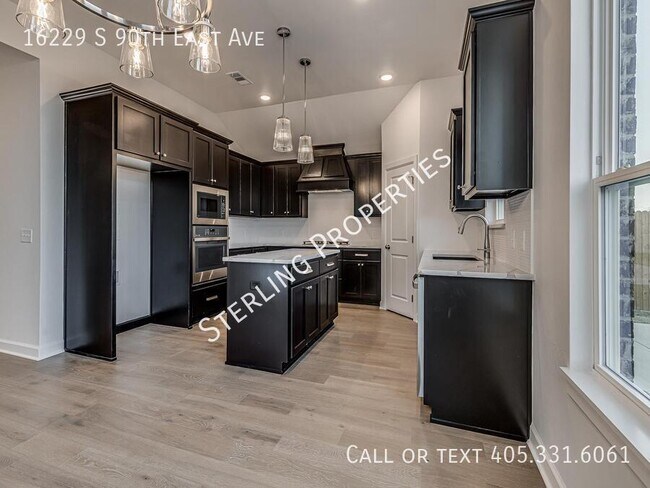 Building Photo - 16229 S 90th E Ave