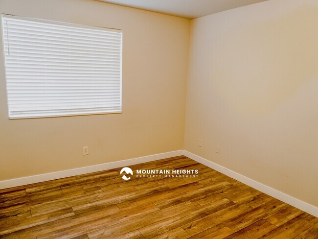 Building Photo - 26 W 7500 S