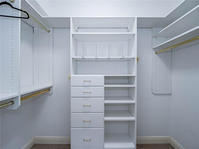 Building Photo - 5836 Pine Ridge Cir