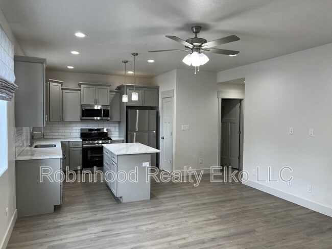 Building Photo - 2433 5th St