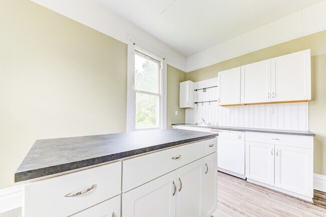 Building Photo - 15 St Thomas St