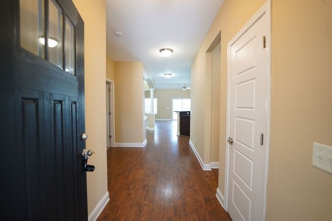 Building Photo - 252 Cottonham Ct