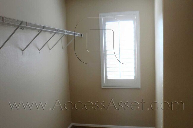 Building Photo - Beautiful Three Bedroom, Curb Appeal Home!