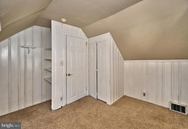 Building Photo - 660 Osborne Ave