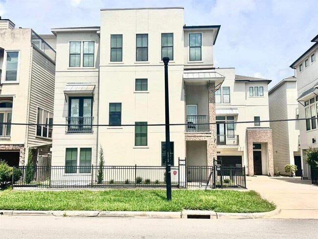 Building Photo - 3610 Chenevert St