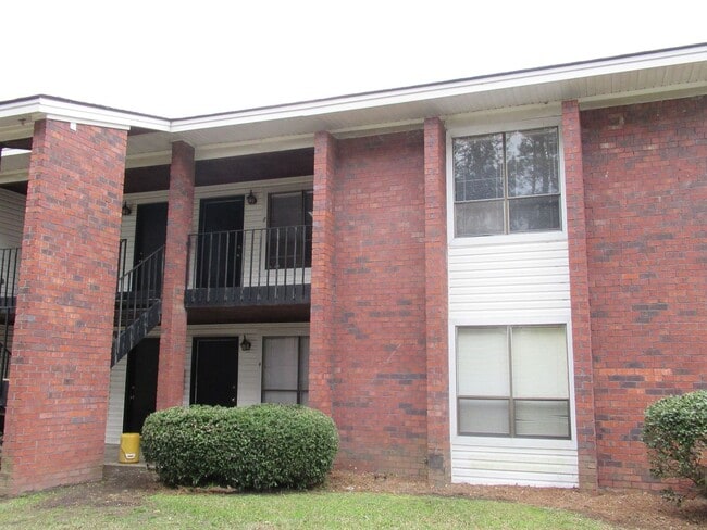 Building Photo - Newly Renovated- 2 bedroom, 2 bathroom apartment-Willow Run Apartments