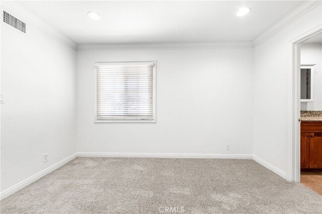 Building Photo - 5892 Meadowlark Dr