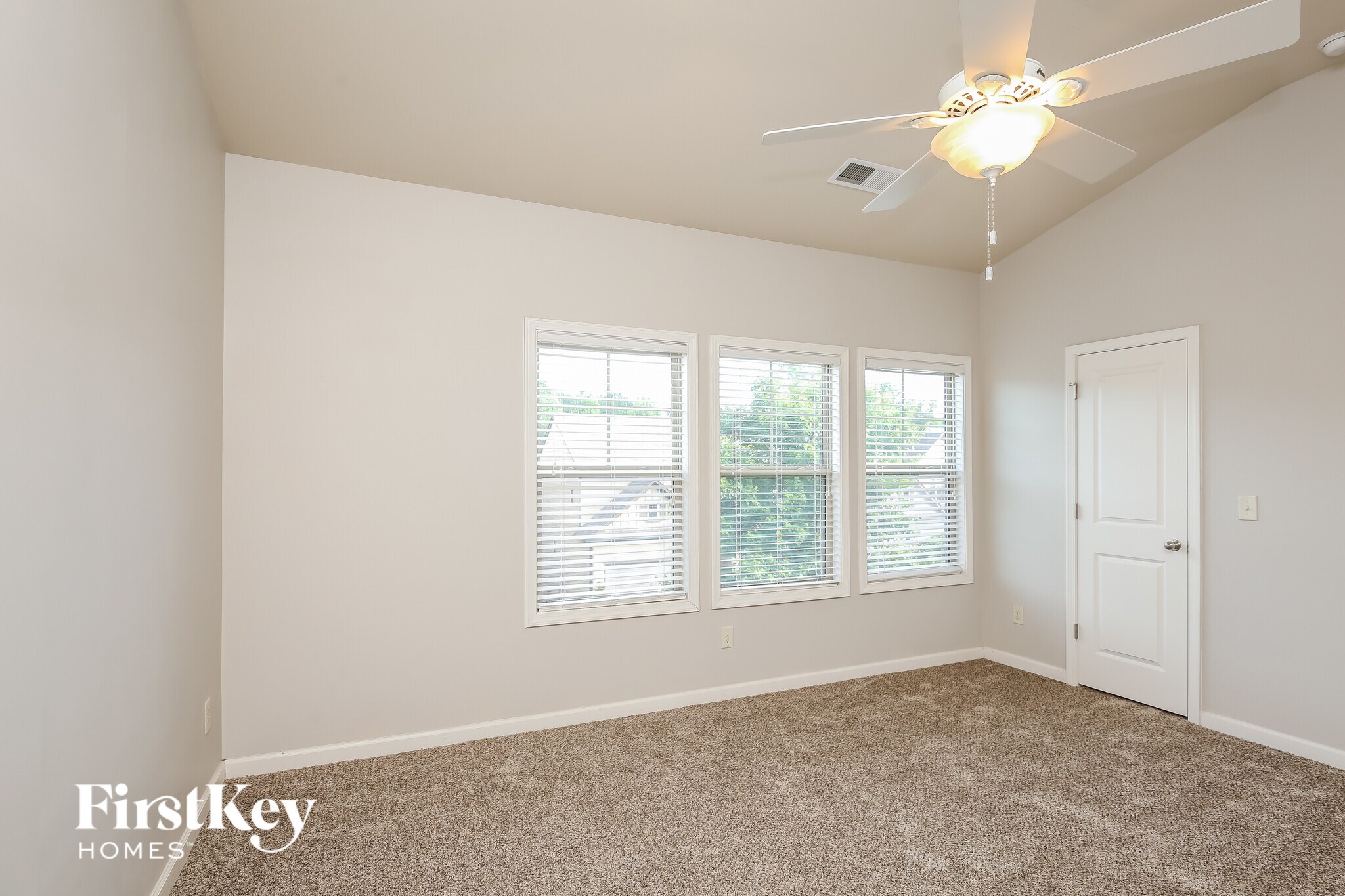 Building Photo - 4911 Briarcliff Dr