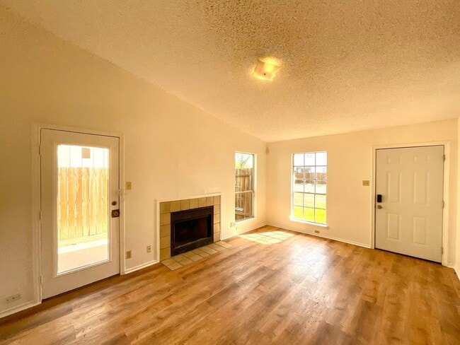 Building Photo - **APPLICATION RECEIVED** 2-Bedroom Duplex Near Highway 78- Pet-Friendly with Fenced Yard! SECTION...