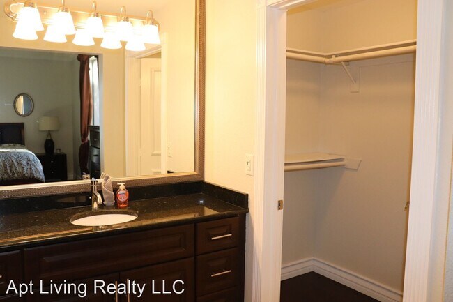 Building Photo - 2 br, 2 bath House - 270 E. Flamingo Rd. 232