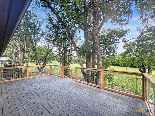 Building Photo - 501 Ridge Dr