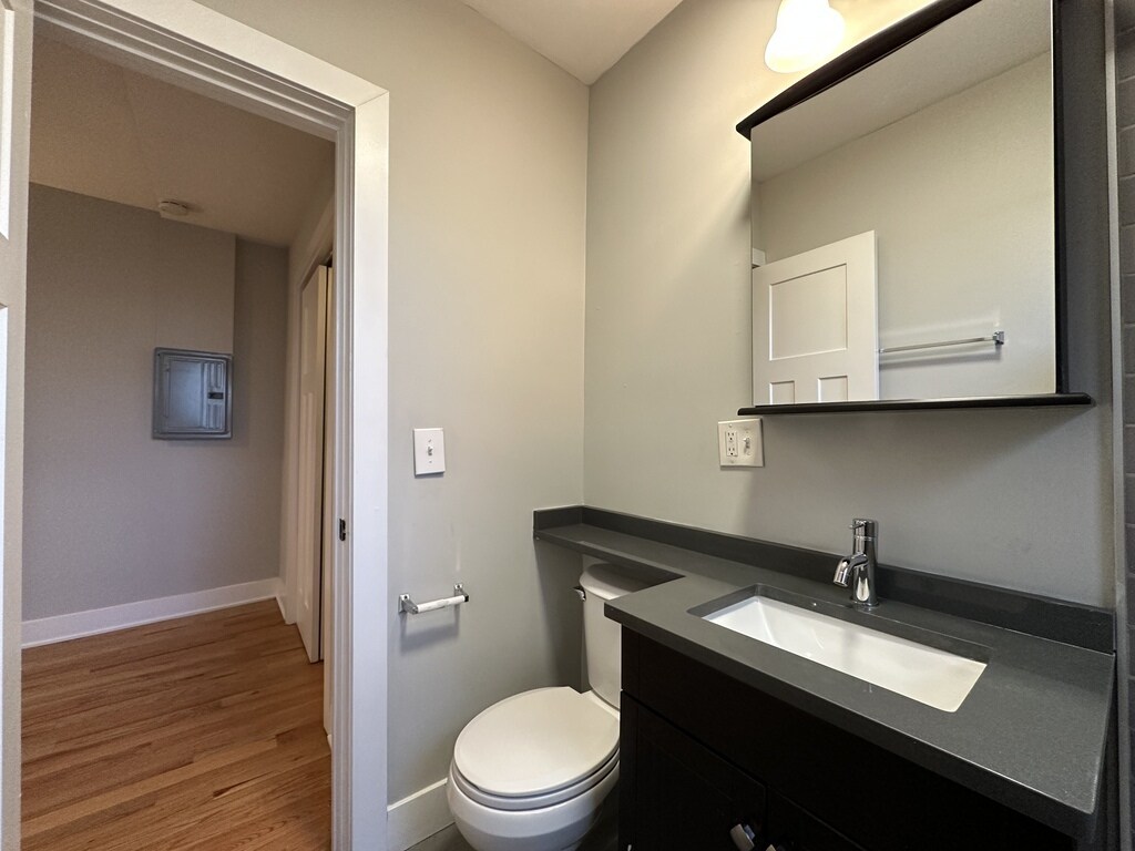 Building Photo - 4550 N Paulina St